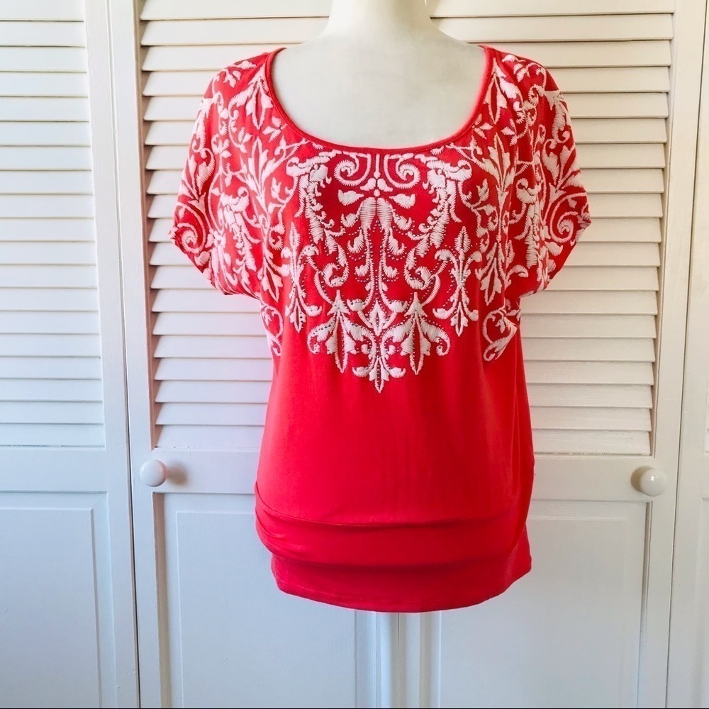 2/$25 B.L.E.U. Pink Short Sleeve Scoop Neck Shirt Size Small